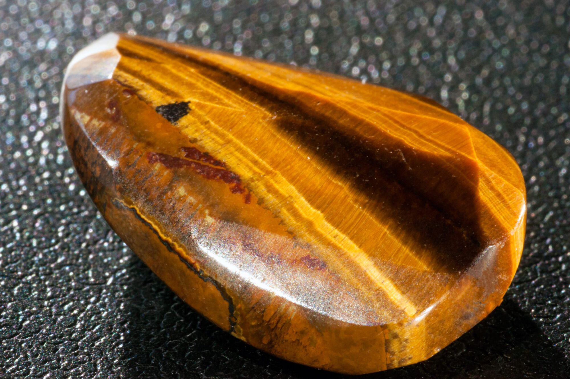 Meaning of the Tiger Eye Stone, Healing Properties & Benefits Qi Men Dun Jia 奇门遁甲