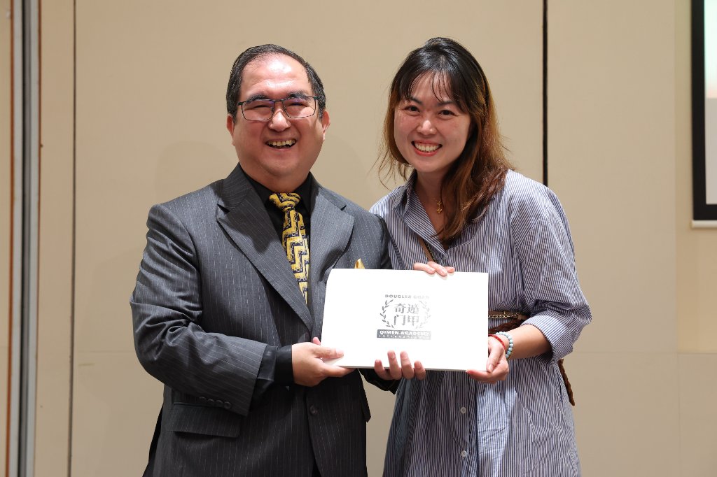 Dougles Chan presenting a Qi Men Dun Jia graduation certificate to a student