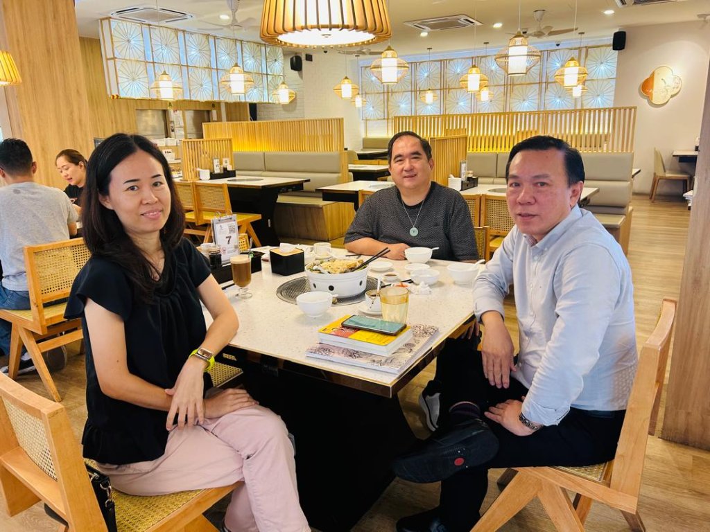 Dougles Chan with Qi Men Dun Jia students dining together